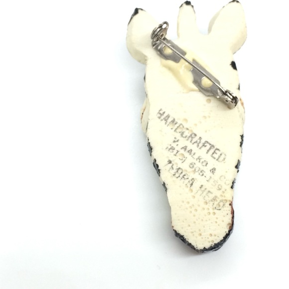 VINTAGE LARGE ZEBRA HEAD HANDCRAFTED SIGNED PLASTIC BROOCH 80S STATEMENT SAFARI - Picture 10 of 15